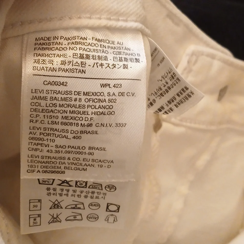Levi's Wbite Tag,Women's White Leggings/Jeans.‎ Sz.waist 30 ,length 30